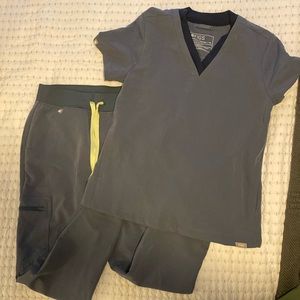 Fig scrubs- xs top and xs petite joggers- blue/grey